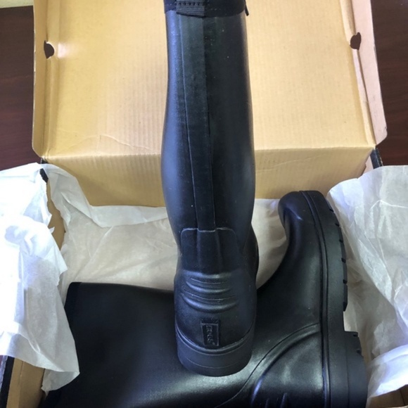 NIB Men 8/Women 10,  Environments/Terrain Work 100% Waterproof Stay Dry